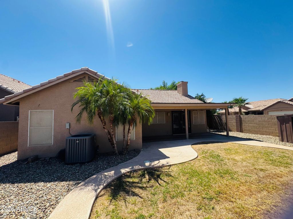 Image 9 of property listing at 1225 S SIERRA Street, Gilbert, AZ 85296