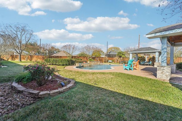 10822 W Dogwood Drive, La Porte, TX 77571