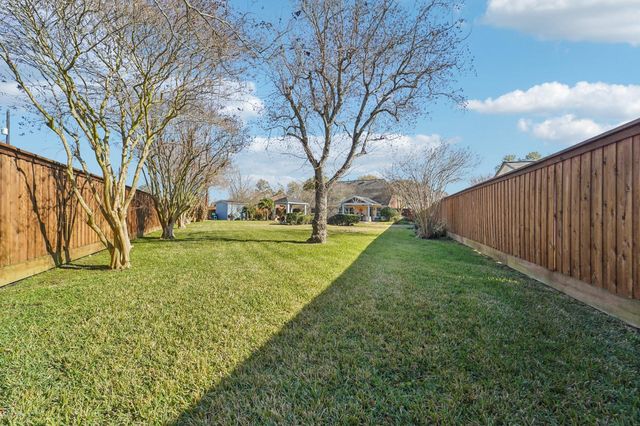 10822 W Dogwood Drive, La Porte, TX 77571