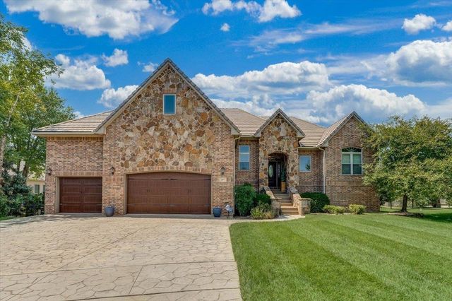 607 18th Fairway, Andover, KS 67002