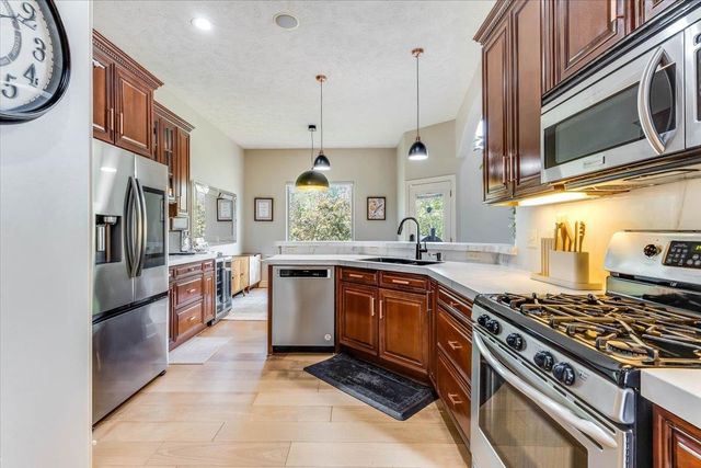 607 18th Fairway, Andover, KS 67002