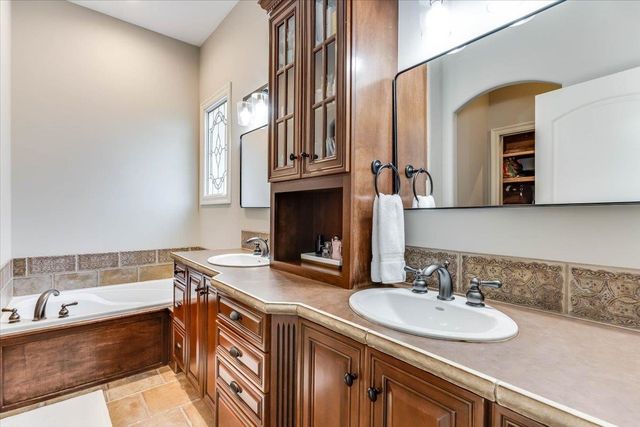 607 18th Fairway, Andover, KS 67002