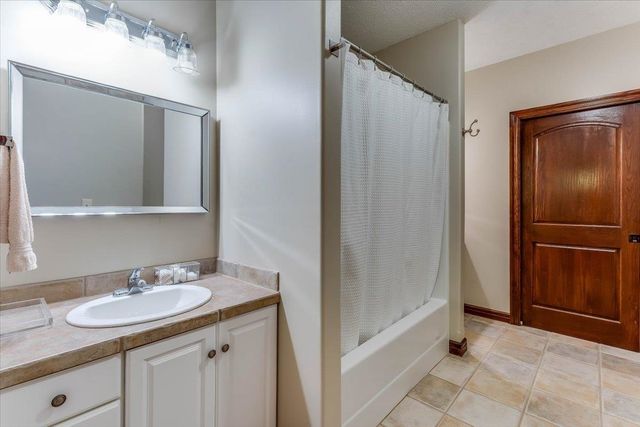 607 18th Fairway, Andover, KS 67002