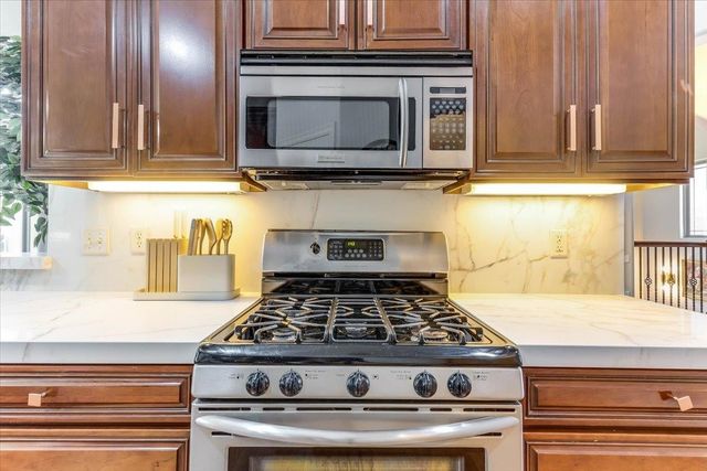 607 18th Fairway, Andover, KS 67002