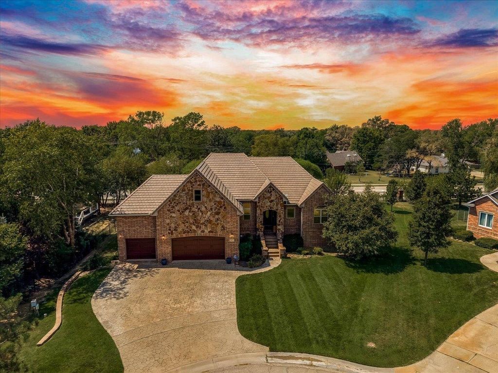 607 18th Fairway, Andover, KS 67002