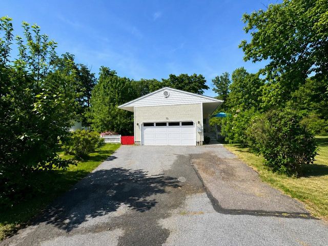 18 Margaret Street, Essex, VT 05452