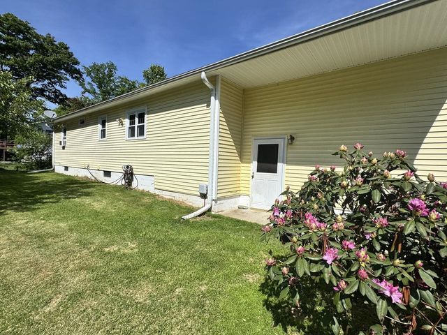 18 Margaret Street, Essex, VT 05452