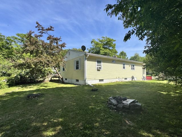 18 Margaret Street, Essex, VT 05452