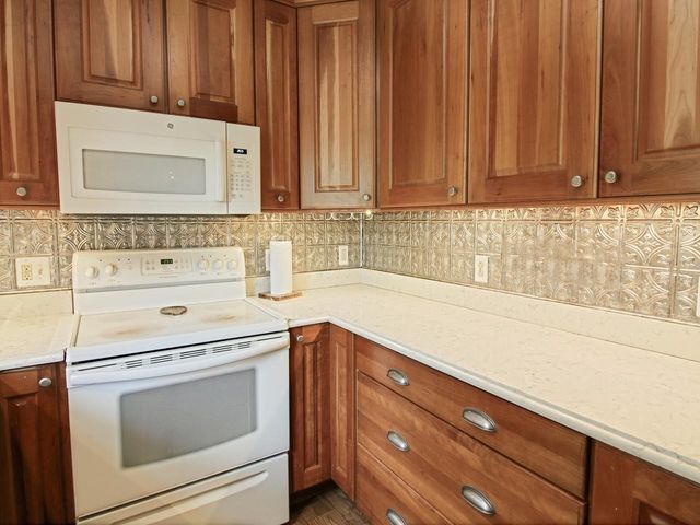 18 Margaret Street, Essex, VT 05452