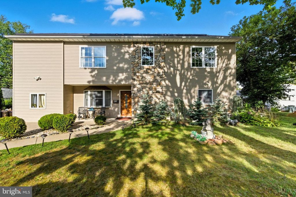 608 E PINE ST, Feasterville Trevose, PA 19053