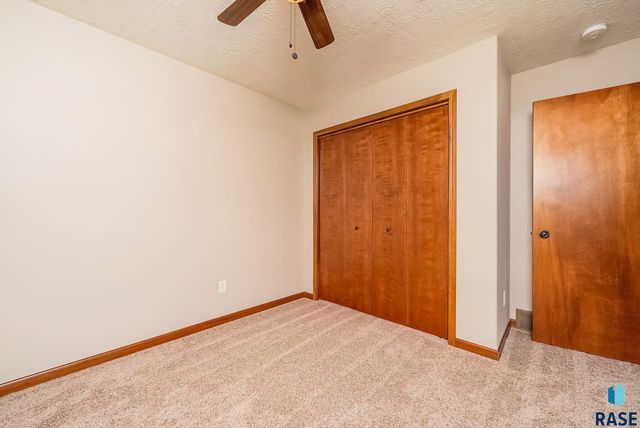 2021 S Shaw Ave Avenue, Sioux Falls, SD 57106