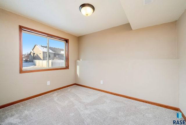 2021 S Shaw Ave Avenue, Sioux Falls, SD 57106