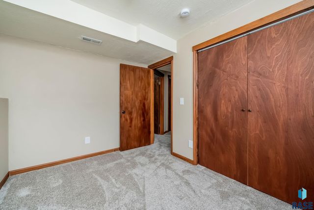 2021 S Shaw Ave Avenue, Sioux Falls, SD 57106