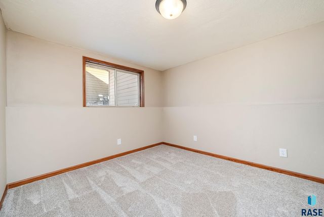 2021 S Shaw Ave Avenue, Sioux Falls, SD 57106