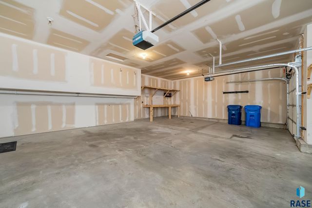 2021 S Shaw Ave Avenue, Sioux Falls, SD 57106