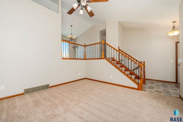 2021 S Shaw Ave Avenue, Sioux Falls, SD 57106