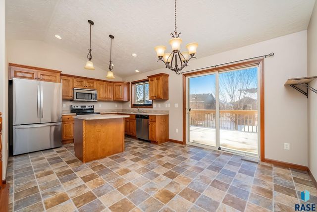 2021 S Shaw Ave Avenue, Sioux Falls, SD 57106