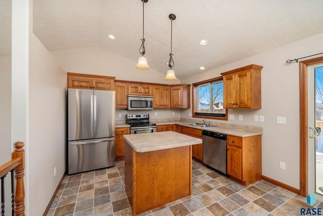 2021 S Shaw Ave Avenue, Sioux Falls, SD 57106