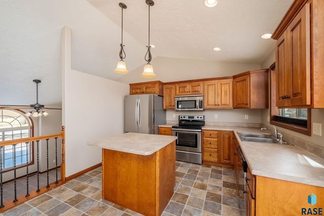 2021 S Shaw Ave Avenue, Sioux Falls, SD 57106