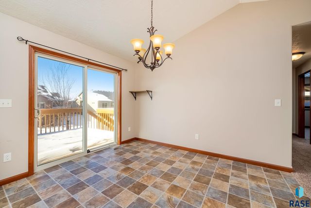 2021 S Shaw Ave Avenue, Sioux Falls, SD 57106