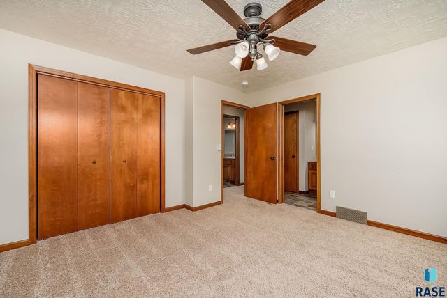 2021 S Shaw Ave Avenue, Sioux Falls, SD 57106