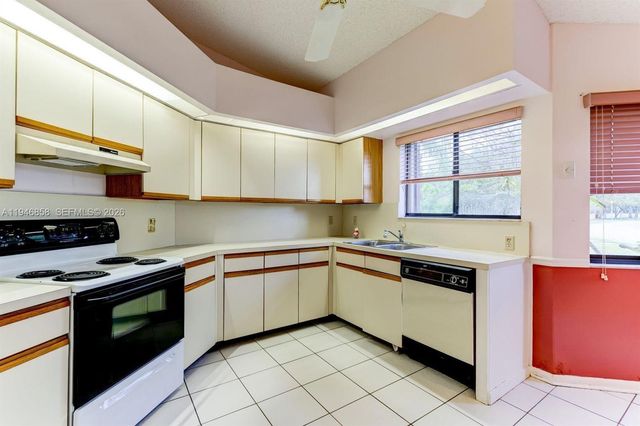 3800 NW 19th St, Coconut Creek, FL 33066