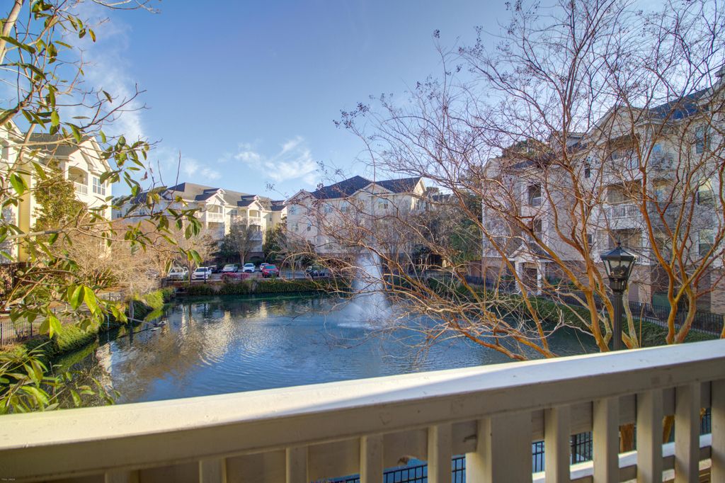 Image 1 of property listing at 2244 Ashley Crossing Drive 613, Charleston, SC 29414