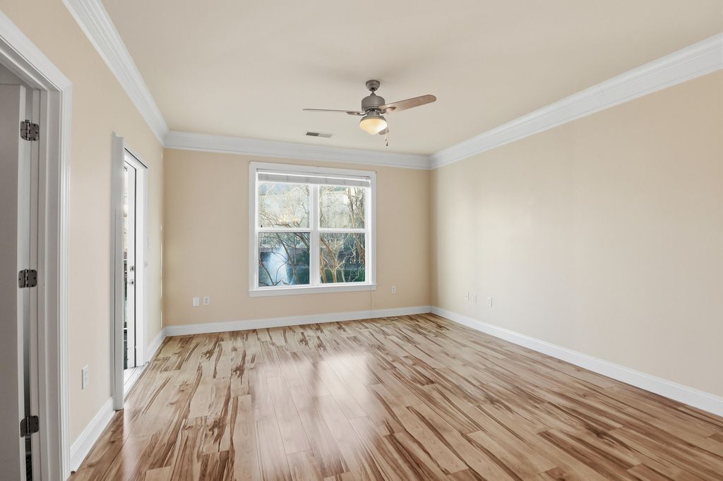 Image 10 of property listing at 2244 Ashley Crossing Drive 613, Charleston, SC 29414