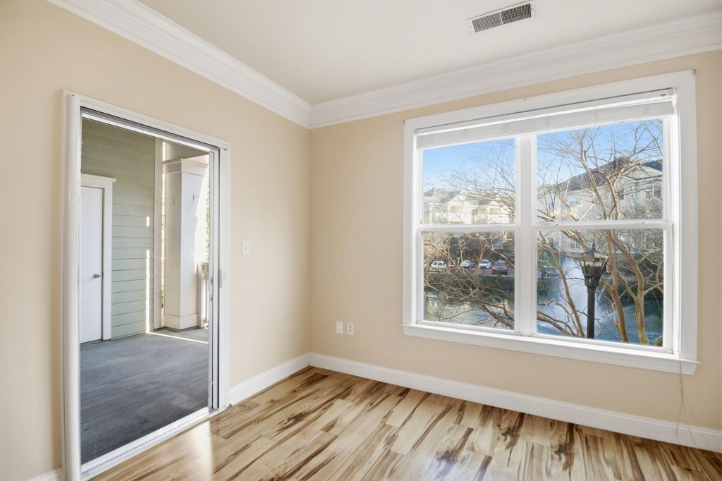 Image 11 of property listing at 2244 Ashley Crossing Drive 613, Charleston, SC 29414