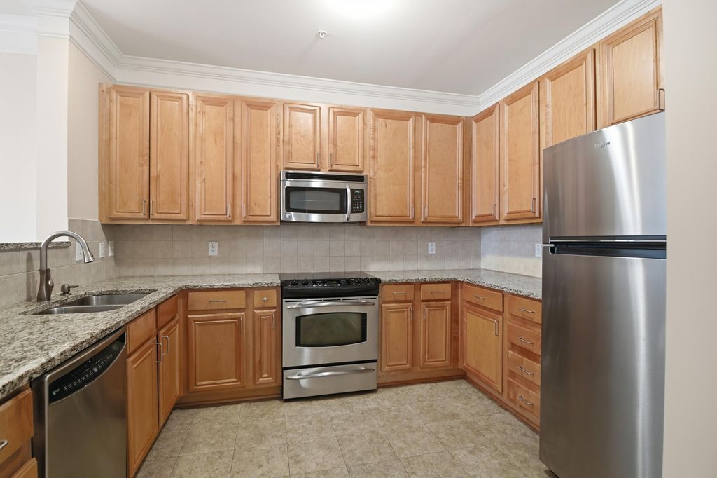 Image 15 of property listing at 2244 Ashley Crossing Drive 613, Charleston, SC 29414