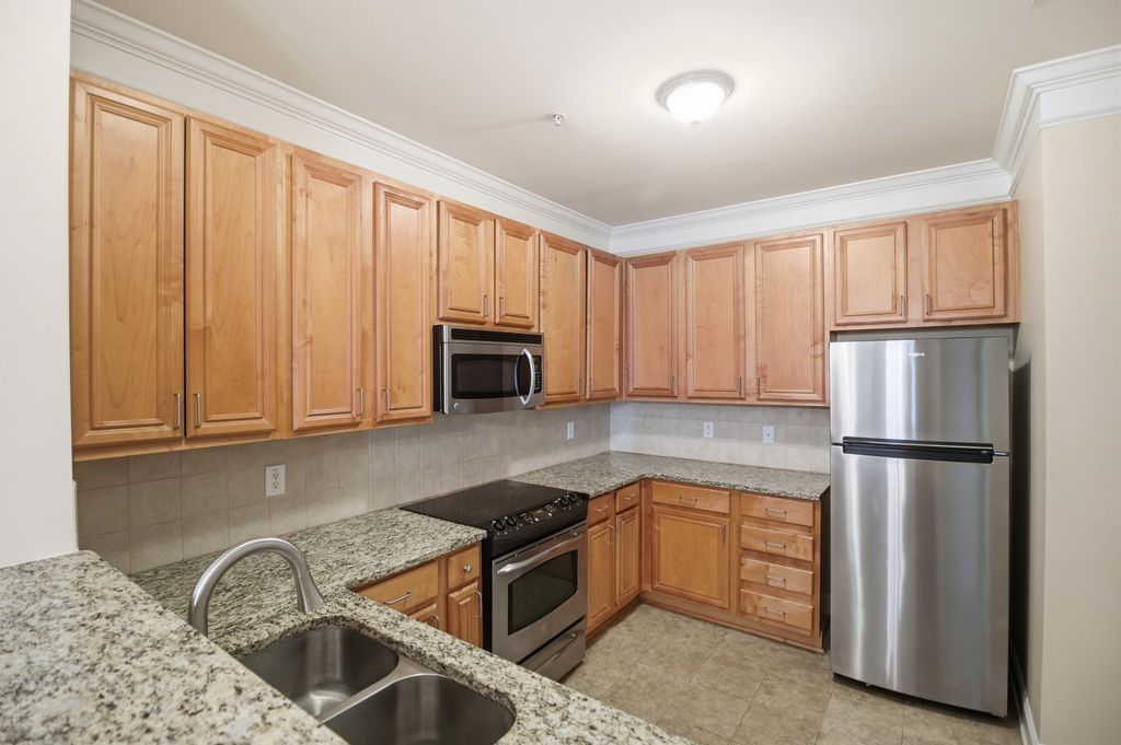 Image 18 of property listing at 2244 Ashley Crossing Drive 613, Charleston, SC 29414