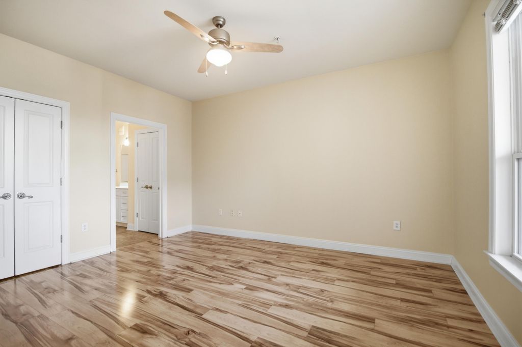 Image 21 of property listing at 2244 Ashley Crossing Drive 613, Charleston, SC 29414