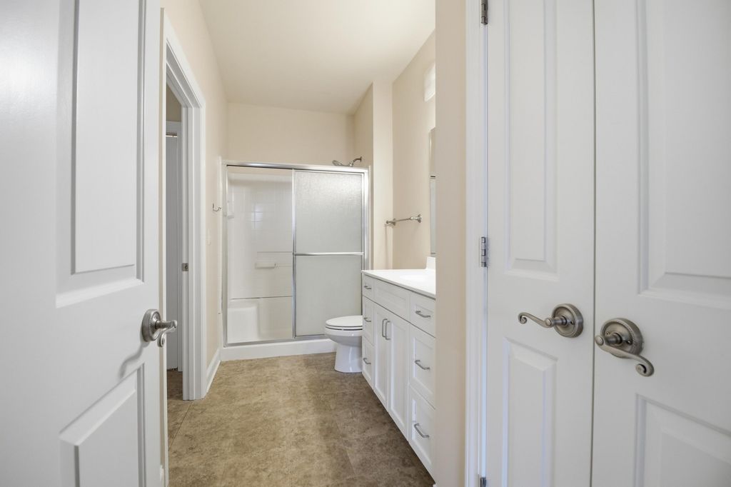 Image 25 of property listing at 2244 Ashley Crossing Drive 613, Charleston, SC 29414