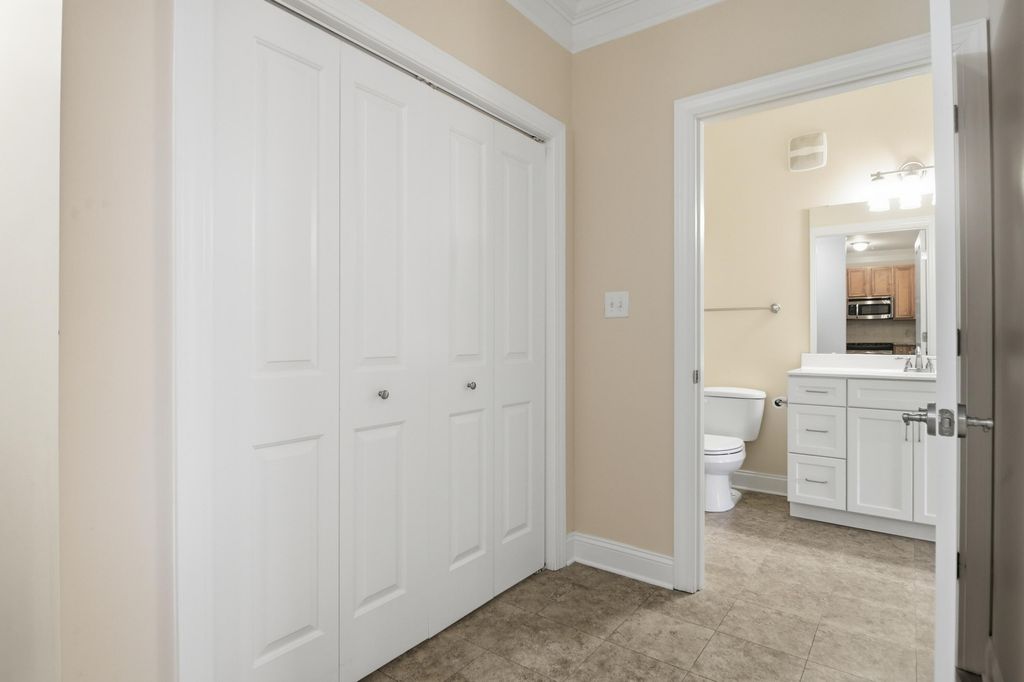 Image 26 of property listing at 2244 Ashley Crossing Drive 613, Charleston, SC 29414