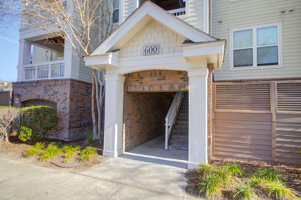 Image 29 of property listing at 2244 Ashley Crossing Drive 613, Charleston, SC 29414