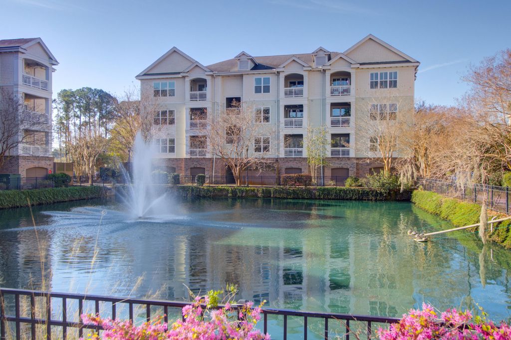 Image 33 of property listing at 2244 Ashley Crossing Drive 613, Charleston, SC 29414