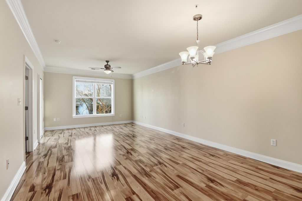 Image 4 of property listing at 2244 Ashley Crossing Drive 613, Charleston, SC 29414