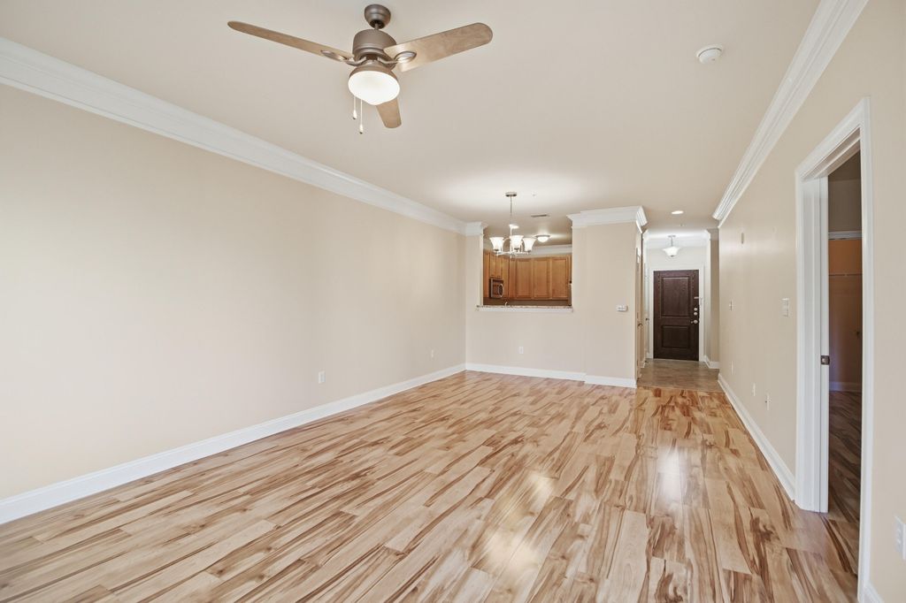 Image 6 of property listing at 2244 Ashley Crossing Drive 613, Charleston, SC 29414