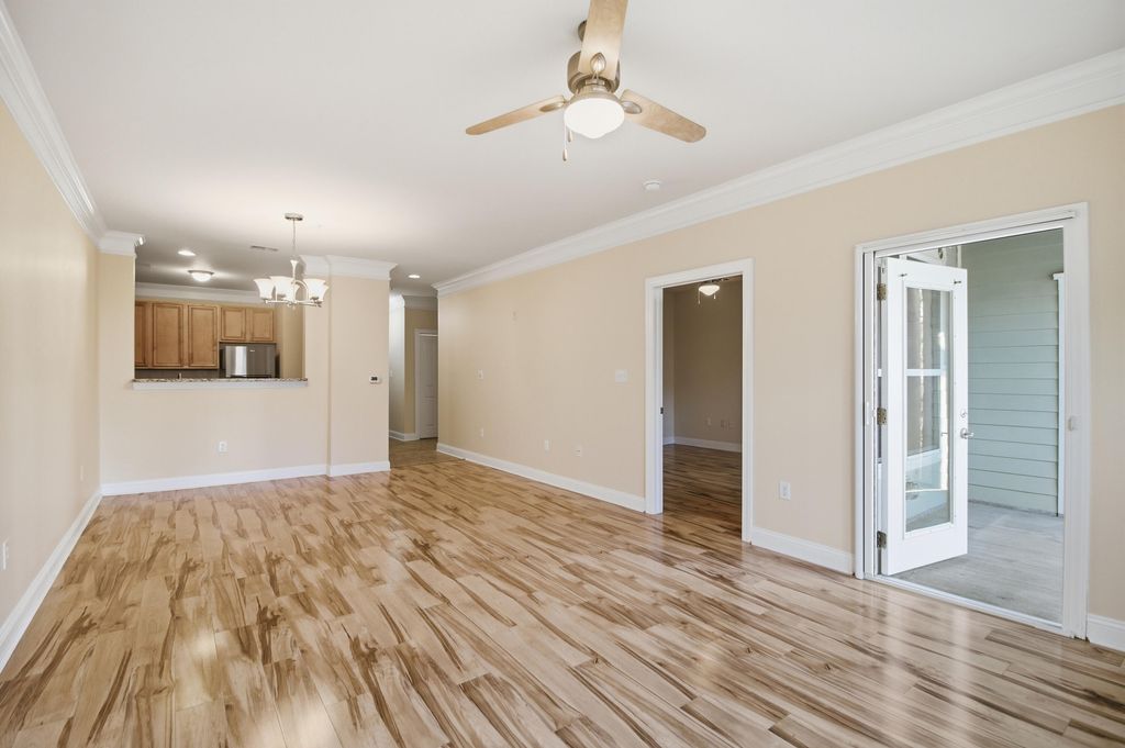 Image 7 of property listing at 2244 Ashley Crossing Drive 613, Charleston, SC 29414