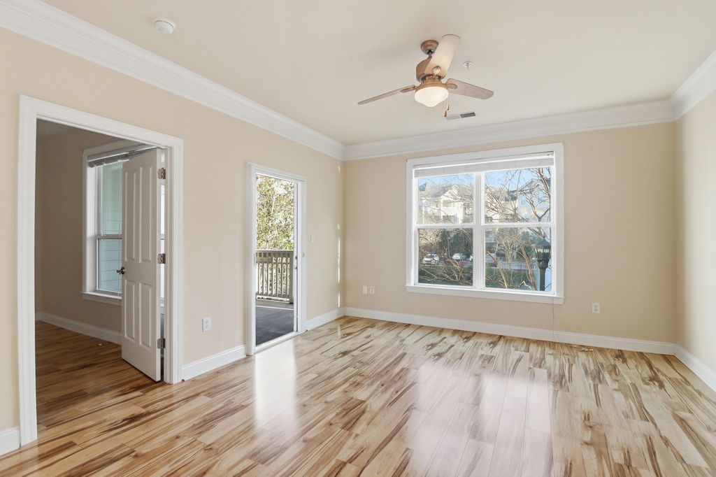 Image 9 of property listing at 2244 Ashley Crossing Drive 613, Charleston, SC 29414