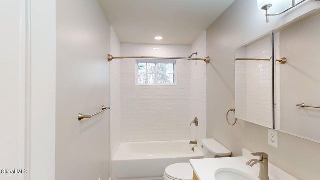 21 Longkill Road, Clifton Park, NY 12019