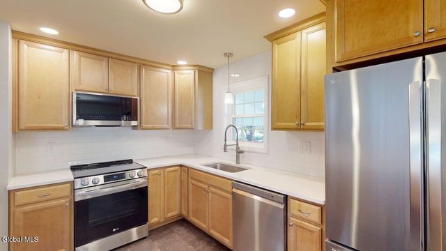 21 Longkill Road, Clifton Park, NY 12019