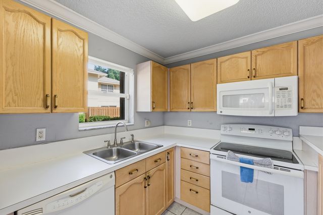 2924 SW 22nd Circle 17c, Delray Beach, FL 33445