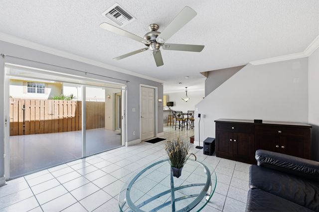 2924 SW 22nd Circle 17c, Delray Beach, FL 33445