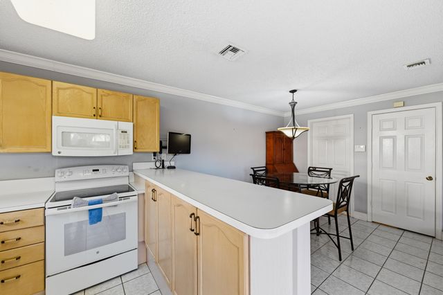 2924 SW 22nd Circle 17c, Delray Beach, FL 33445