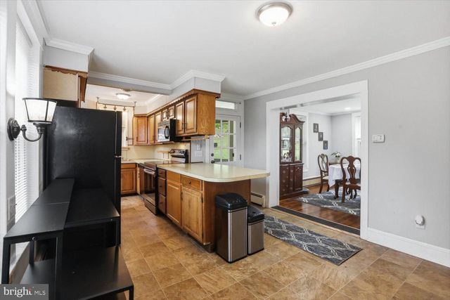 2476 SEVEN VALLEYS RD, Seven Valleys, PA 17360