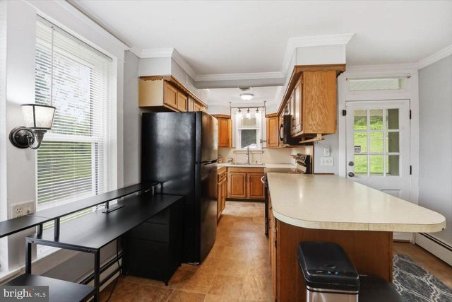 2476 SEVEN VALLEYS RD, Seven Valleys, PA 17360