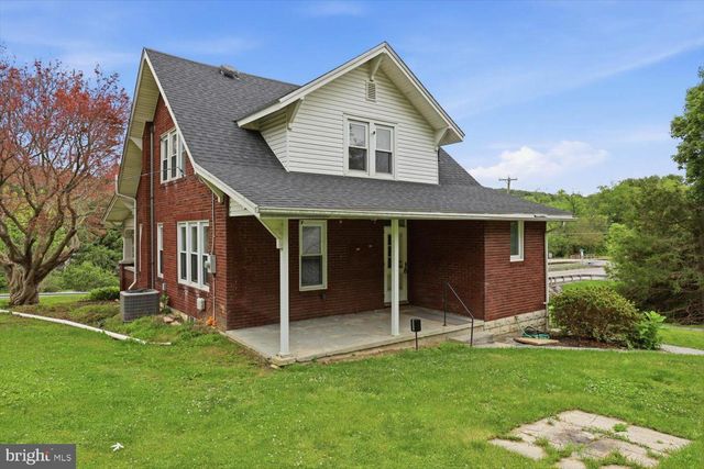 2476 SEVEN VALLEYS RD, Seven Valleys, PA 17360