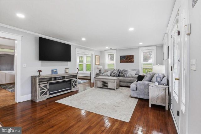 2476 SEVEN VALLEYS RD, Seven Valleys, PA 17360