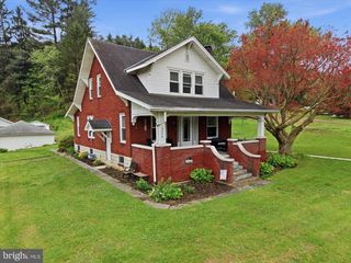 2476 SEVEN VALLEYS RD, Seven Valleys, PA 17360